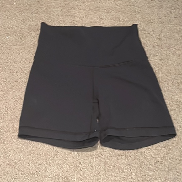 TNA Cheeky high rise shorts. Black. Size XS. - Picture 2 of 4